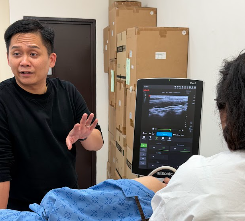 Dr. Soo 与患者一对一沟通
